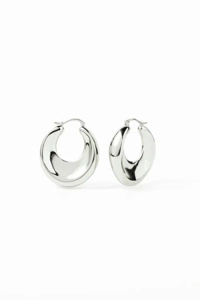 Zynnia Collective Cove Hoops In Silver