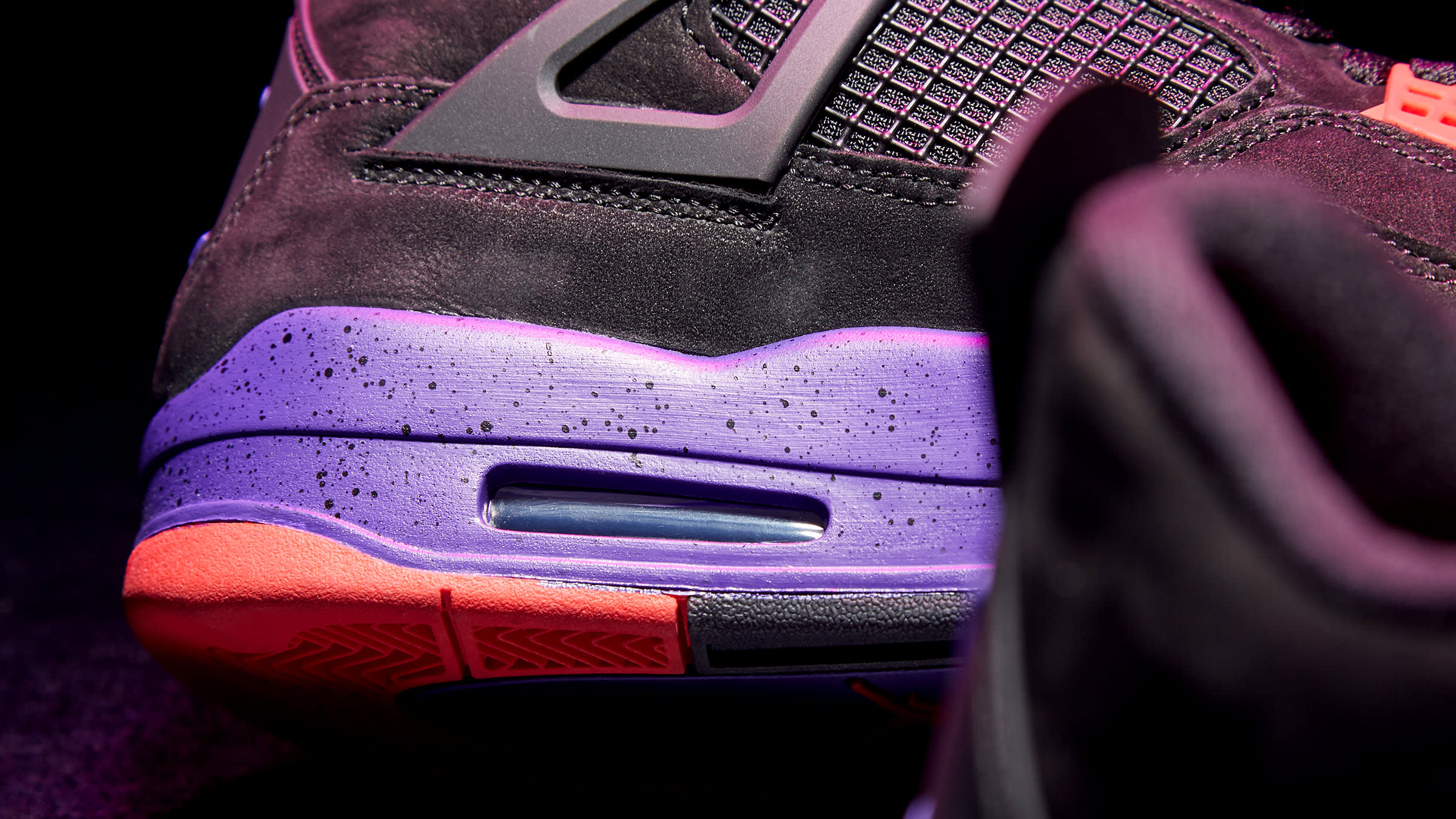 NIKE AIR JORDAN 4 RETRO RAPTORS – REGISTER NOW ON END. LAUNCHES
