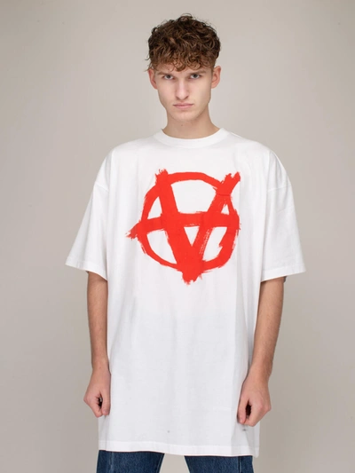 Shop Vetements Anarchy Gothic Logo T-shirt White Red