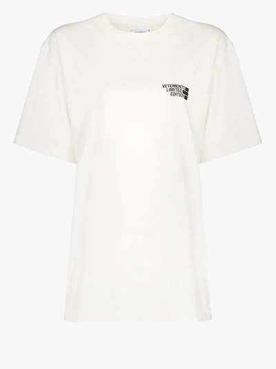 Shop Vetements T-shirt Mit Logo-print In Weiss
