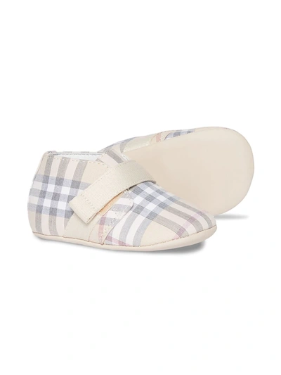 Shop Burberry Vintage Check Pre-walkers In Neutrals