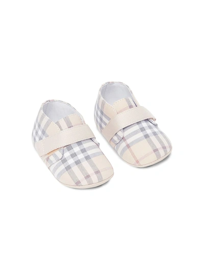 Shop Burberry Vintage Check Pre-walkers In Neutrals