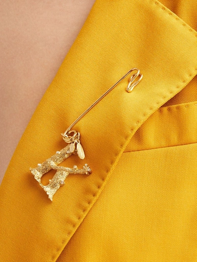 Shop Oscar De La Renta K-letter Safety Pin In Gold