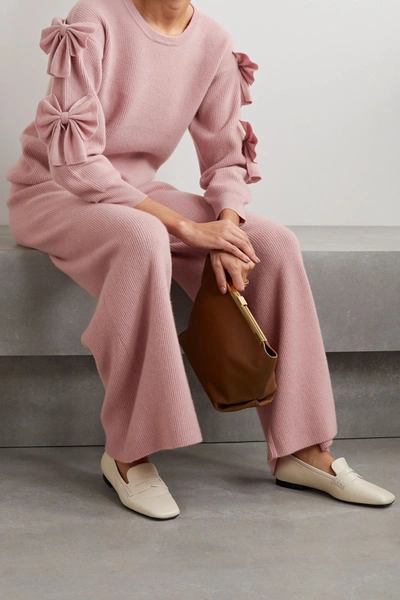 Shop Madeleine Thompson Temple Of Doom Ribbed Cashmere Track Pants In Antique Rose