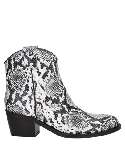 Via Roma 15 Ankle Boots In Light Grey