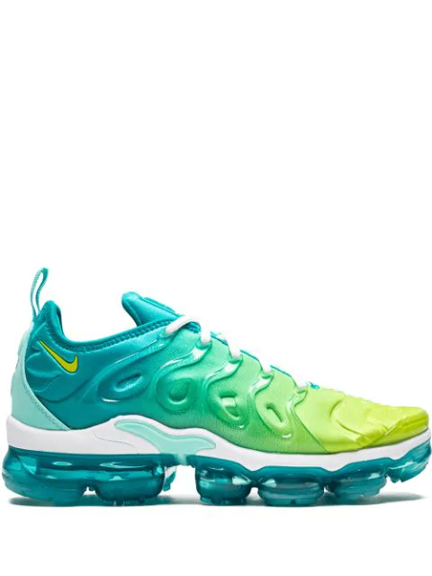 vapormax plus sneakers