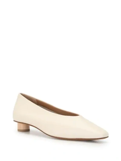 Shop Loq Paz Low-heel Shoes In Neutrals