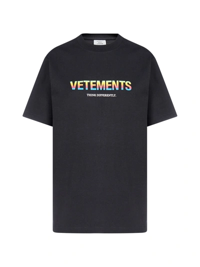 Shop Vetements T-shirt In Black