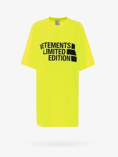 Shop Vetements T-shirt In Yellow