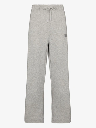 Shop Ganni Jogginghose Mit Logo-stickerei In Grau