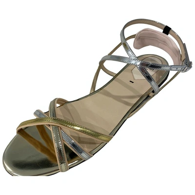 Pre-owned Fendi Gold Leather Sandals