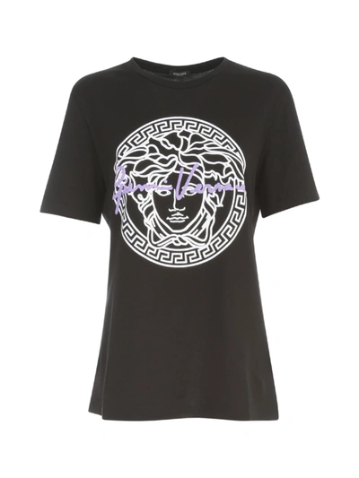 Shop Versace Long Logo T-shirt In Nero
