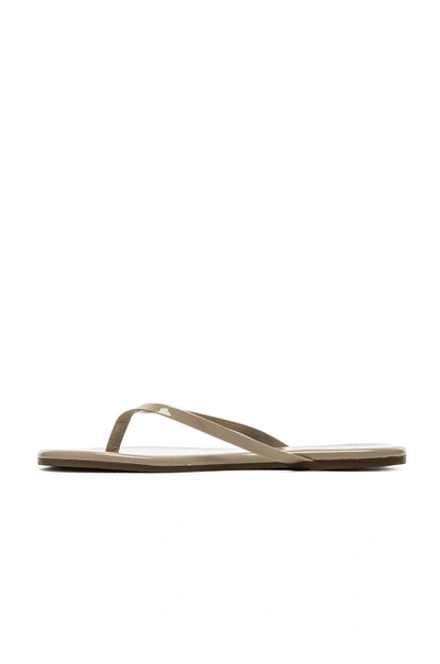Tkees Glosses Leather Flip Flops In Custard