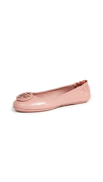 Shop Tory Burch Minnie Travel Ballet Flats With Leather Logo In Rosa