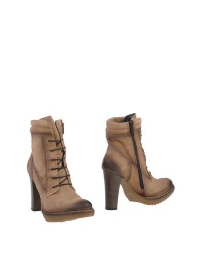 Manas Ankle Boot In Khaki