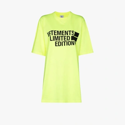 Shop Vetements Oversized-t-shirt Mit Logo In Gelb