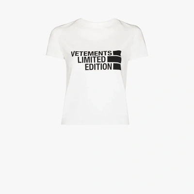 Shop Vetements T-shirt Mit Logo In Weiss