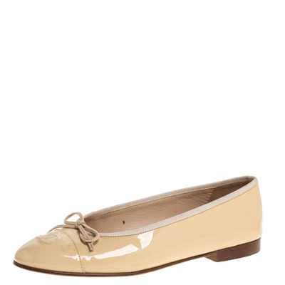 Pre-owned Chanel Beige Patent Leather Cc Cap Toe Ballet Flats Size