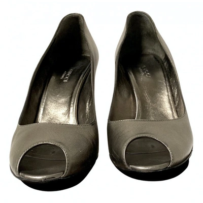 Pre-owned Gucci Leather Heels In Gray