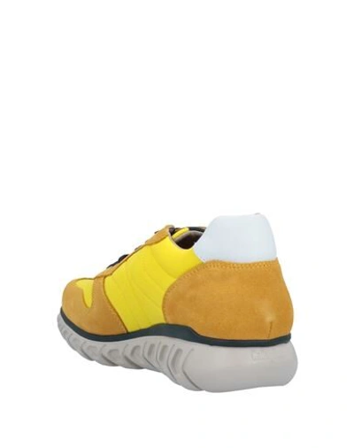Callaghan Sneakers In Yellow