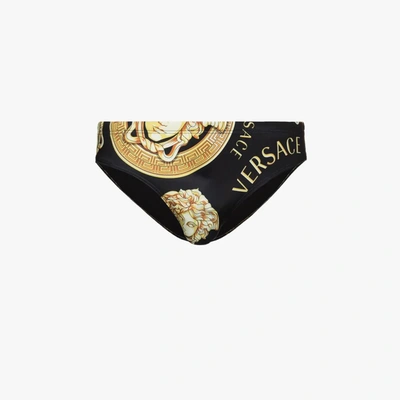 Shop Versace Badehose Mit Logo-print In Schwarz