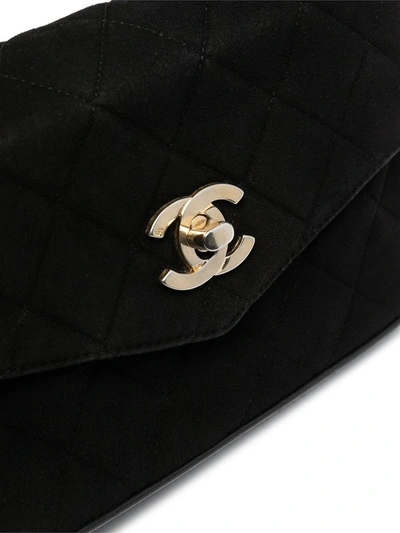 Pre-owned Chanel Cc 旋扣斜挎包 In Black