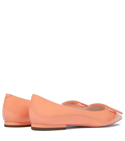 Shop Roger Vivier Gommetine Ball Patent Leather Ballet Flats In Pink