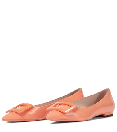 Shop Roger Vivier Gommetine Ball Patent Leather Ballet Flats In Pink