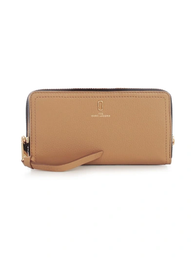 Shop Marc Jacobs The Softshot Slgs Standard Continental Wallet In Dirty Chai