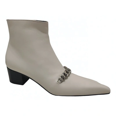 Pre-owned Tom Ford Leather Ankle Boots In White