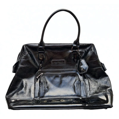 Pre-owned Longchamp Légende Patent Leather Bag In Black