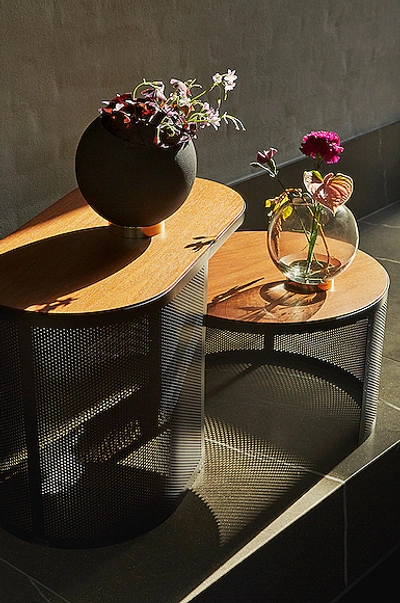 Aytm Large Globe Vase With Stand In Black & Gold