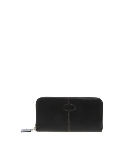 Shop Tod's Logo Zipped Wallet In Black