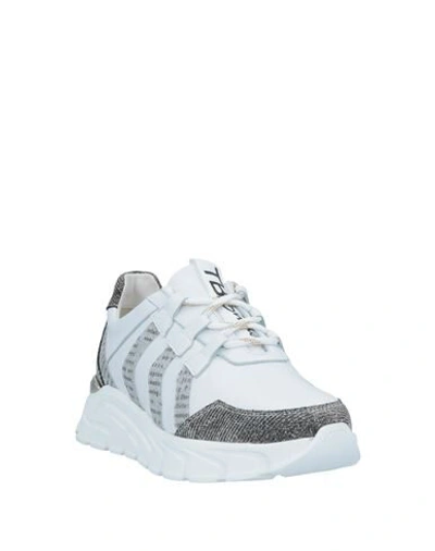 Tosca Blu Sneakers In White