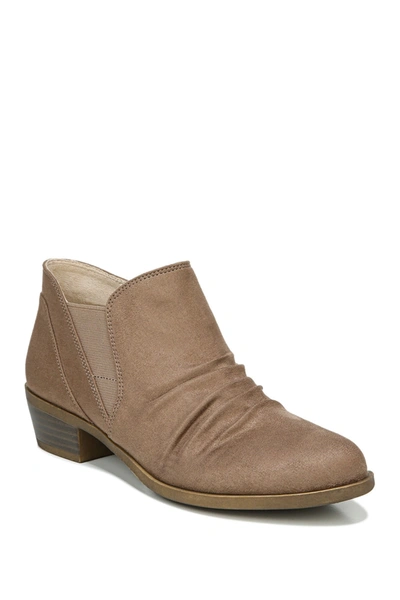 Lifestride Aurora Scrunch Ankle Boot In Mushroom