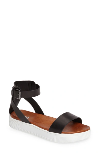Mia Ellen Platform Sandal In Black