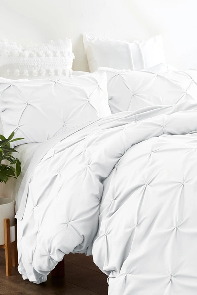 Shop Ienjoy Home Homespun Home Spun Premium Ultra Soft 3-piece Pinch Pleat Duvet Cover Set In White