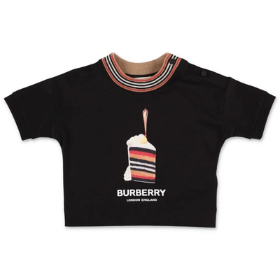 Shop Burberry T-shirt In Nero