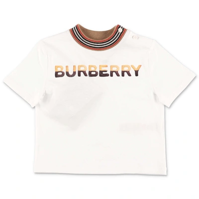 Shop Burberry T-shirt In Bianco