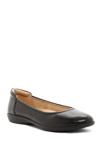 Shop Naturalizer Flexy Leather Flat In Black