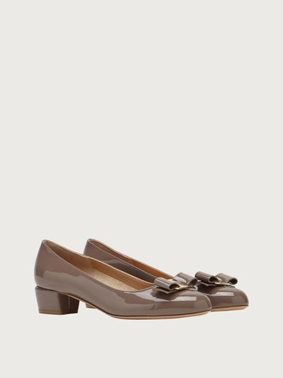 Ferragamo Patent Vara Pumps In Beige