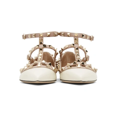 VALENTINO 白色 AND 粉色 VALENTINO GARAVANI ROCKSTUD CAGED 芭蕾平底鞋