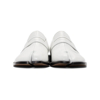 Shop Maison Margiela White Tabi Advocate Loafers In T1003 White