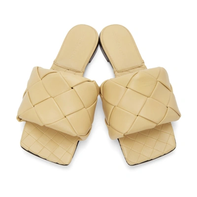 Shop Bottega Veneta Beige Intrecciato Lido Sandals In 2624 Cane Sugar