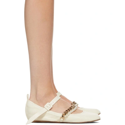 Shop Simone Rocha Off-white Curb Chain And Pearl Strap Ballerina Flats In Cream