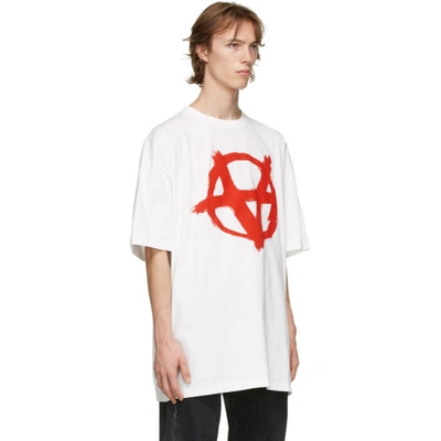 Shop Vetements White Oversized Anarchy Gothic Logo T-shirt In White / Red 14619898