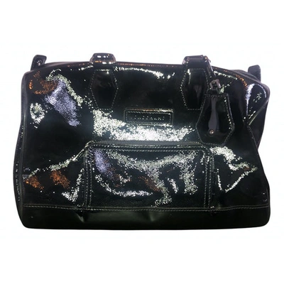 Pre-owned Longchamp Légende Patent Leather Handbag In Black