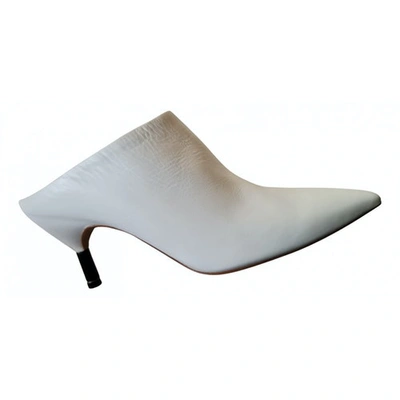 Pre-owned Gabriela Hearst White Leather Mules & Clogs