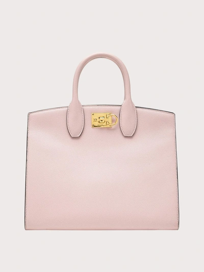 Shop Ferragamo Salvatore  Damen  Studio Box Bag In Pink