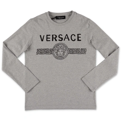 Shop Versace T-shirt In Grigio